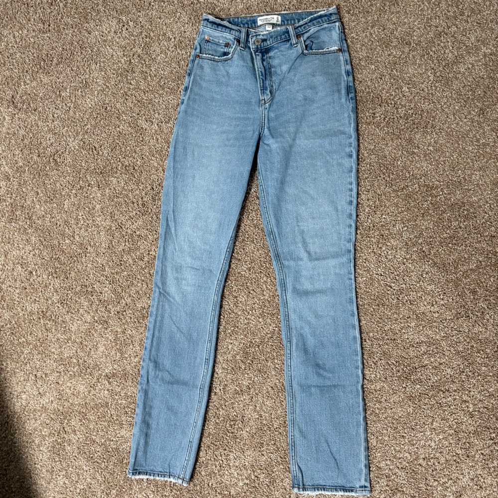 A&F | 90’s Slim Straight Ultra High Rise Curve Love Criss Cross Jeans